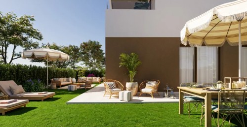 Vivienda en planta baja con amplio jardín privado. Espacio ideal para familias con niños o mascotas, combinando la comodidad de un piso con el espacio exterior de un chalet en Entrenúcleos.
